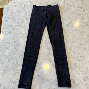 Lululemon wunder under leggings in super soft black & gray pique size 8.